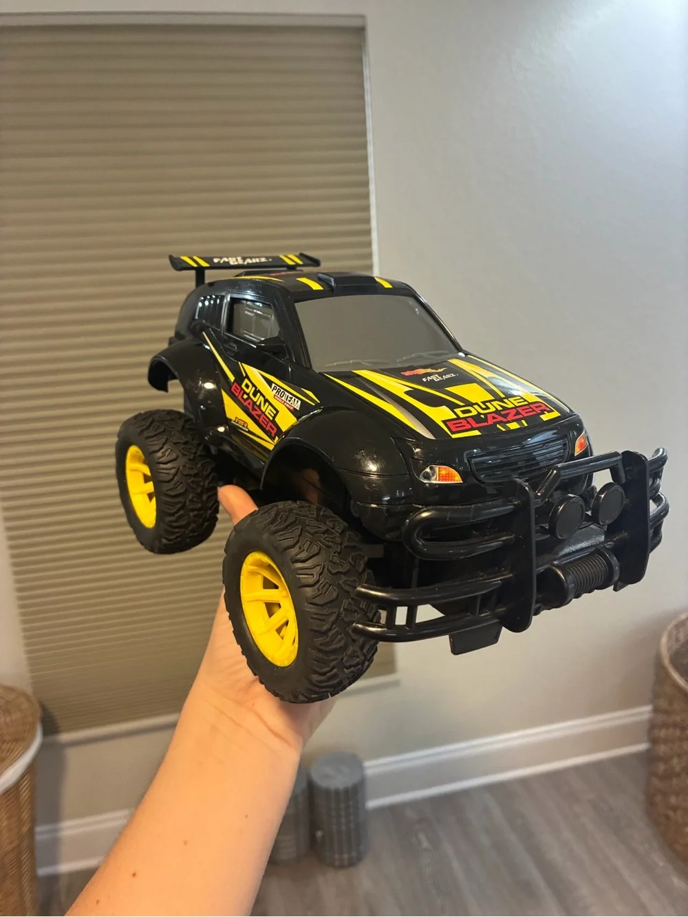 Kids Off-Road Toy MonsterTruck - Black & Yellow